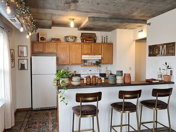 2nd image of 627 Aurora Ave W #1B-1Ba-699Sqft