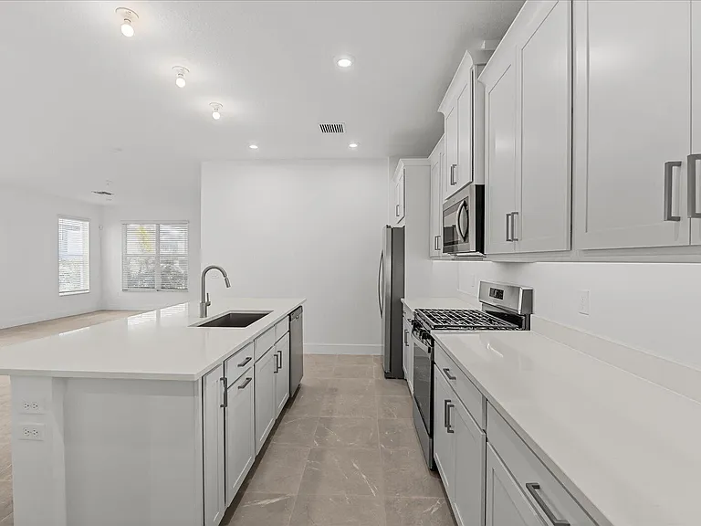 890 SW Newfield Pkwy — Photo 14