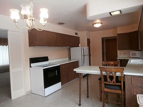 4th image of 2319 Illinois Ave