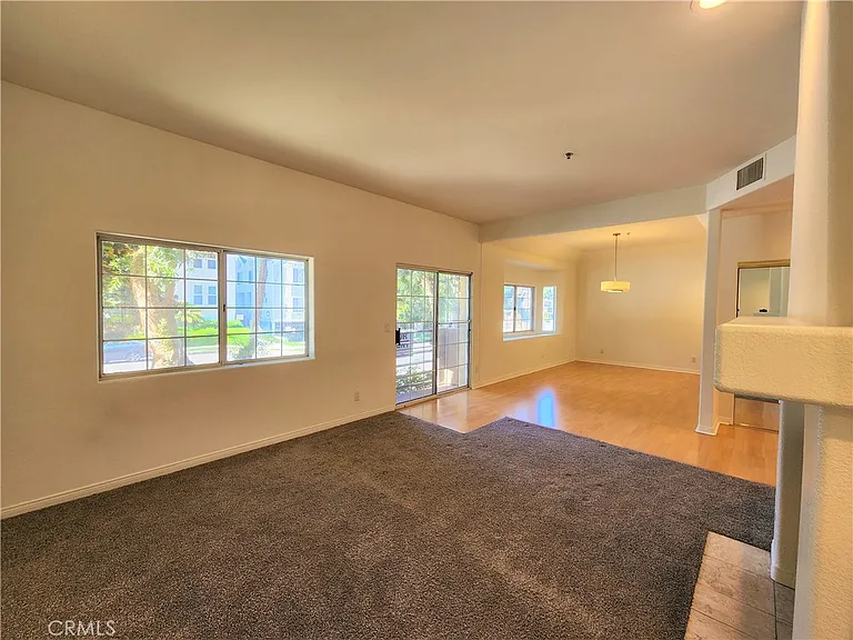 10630 Moorpark St #104 — Photo 9
