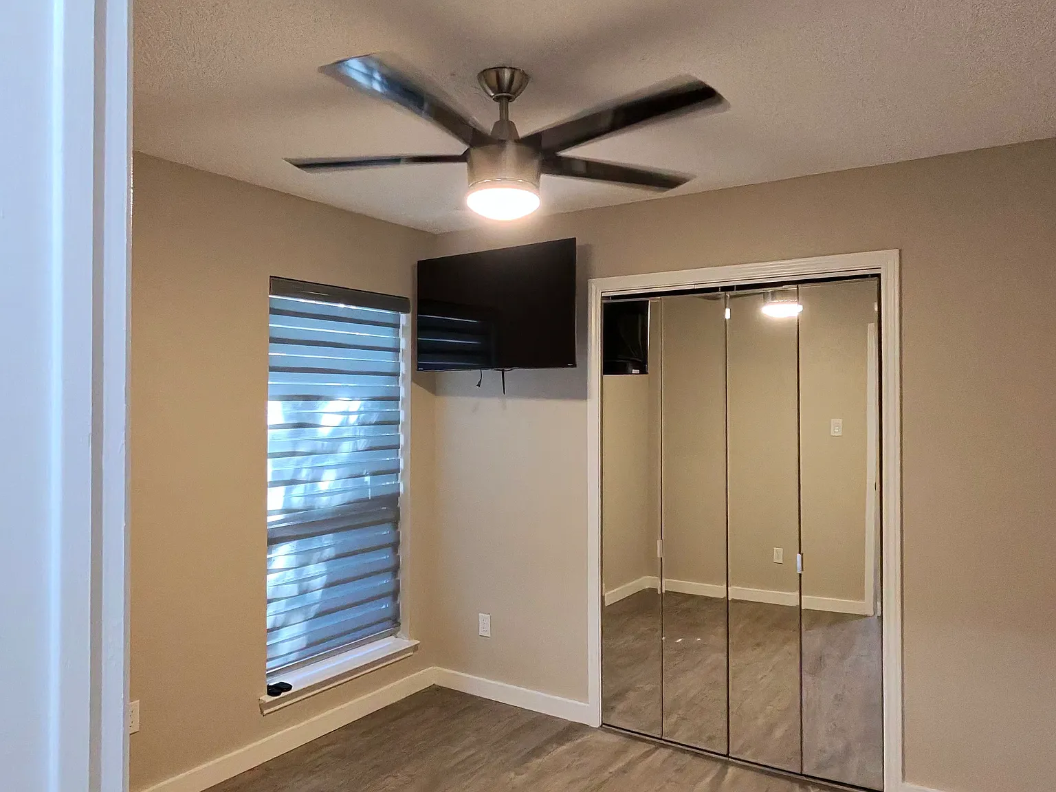 2 bed, 1165 sqft, $2,100 — Photo 2