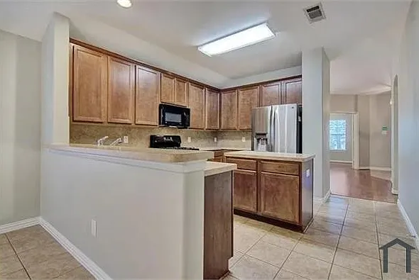 4 bed, 1970 sqft, $2,500 — Photo 3