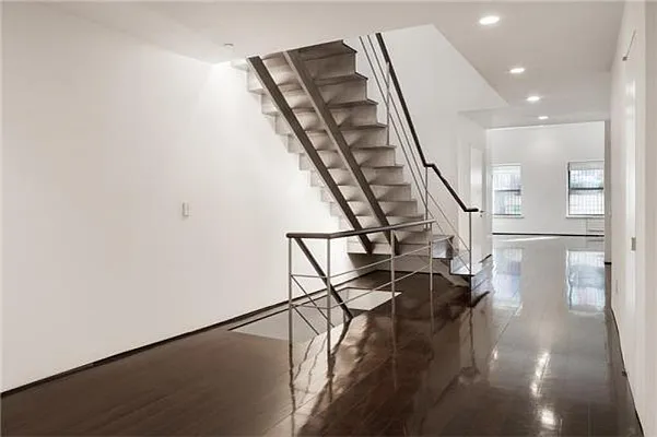 Sold by Leslie J. Garfield | media 3