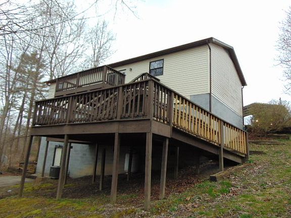5th image of 131 Bolton Dr