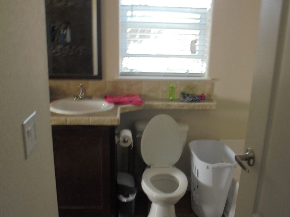 2nd image of 1010 Chepstow Ln