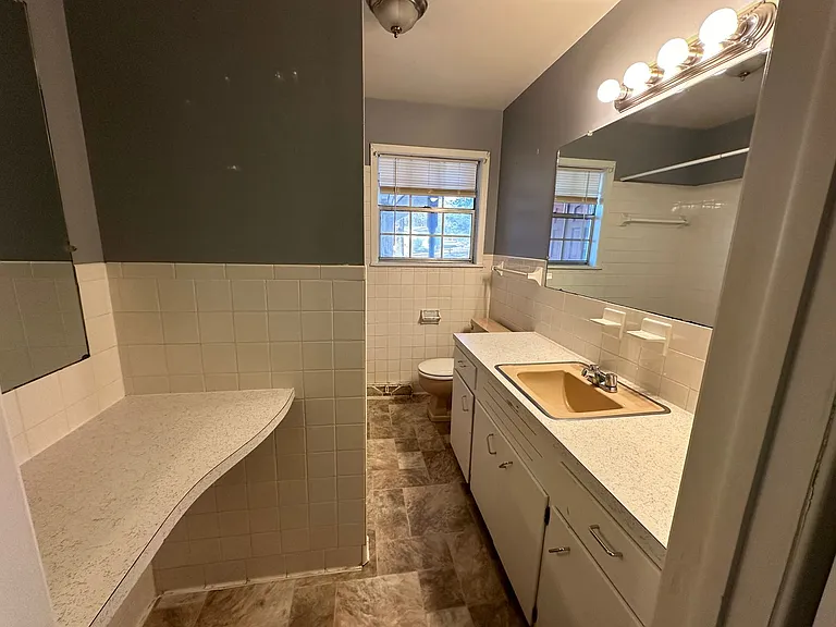 2507 Bradley Ln — Photo 7