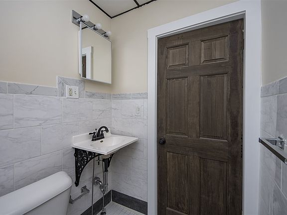 5th image of 1604 W Barker Ave