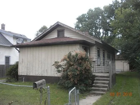 3006 10th St photo 1
