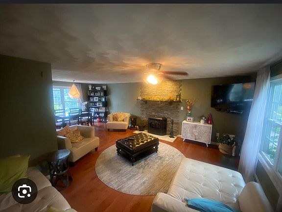 3rd image of 52 Cheyenne Rd