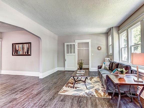 5th image of 768 Geranium Ave E