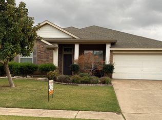 835 Roaring Springs Rd, Grand Prairie, TX 75052