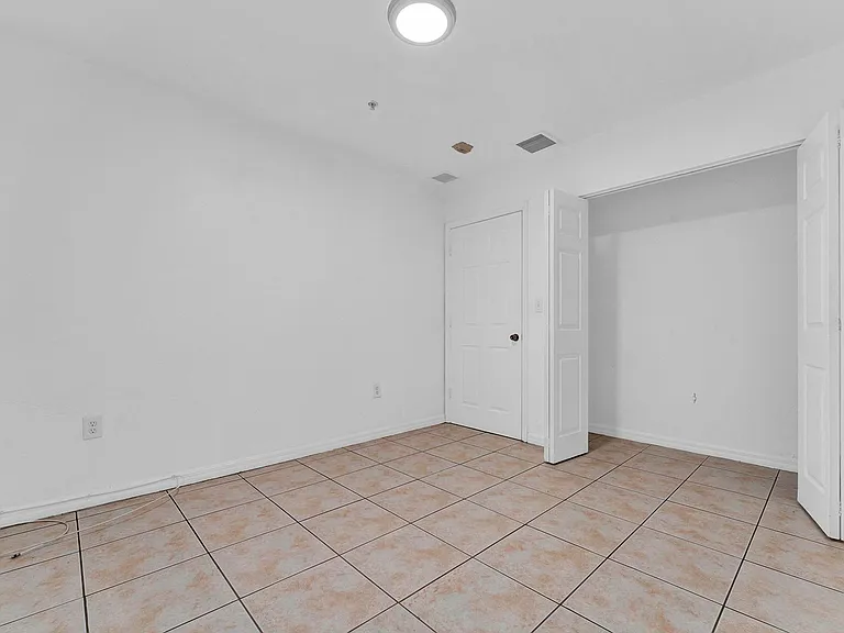 520 SW 5th St — Photo 16