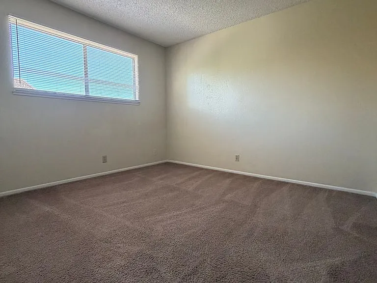 1302 Gina Dr — Photo 17