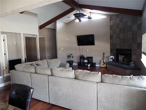 5th image of 501 Willow Glen Dr