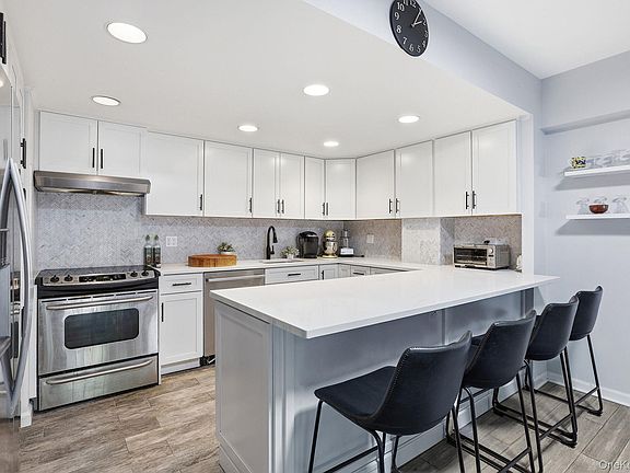 5th image of 15 Stewart Place #1A