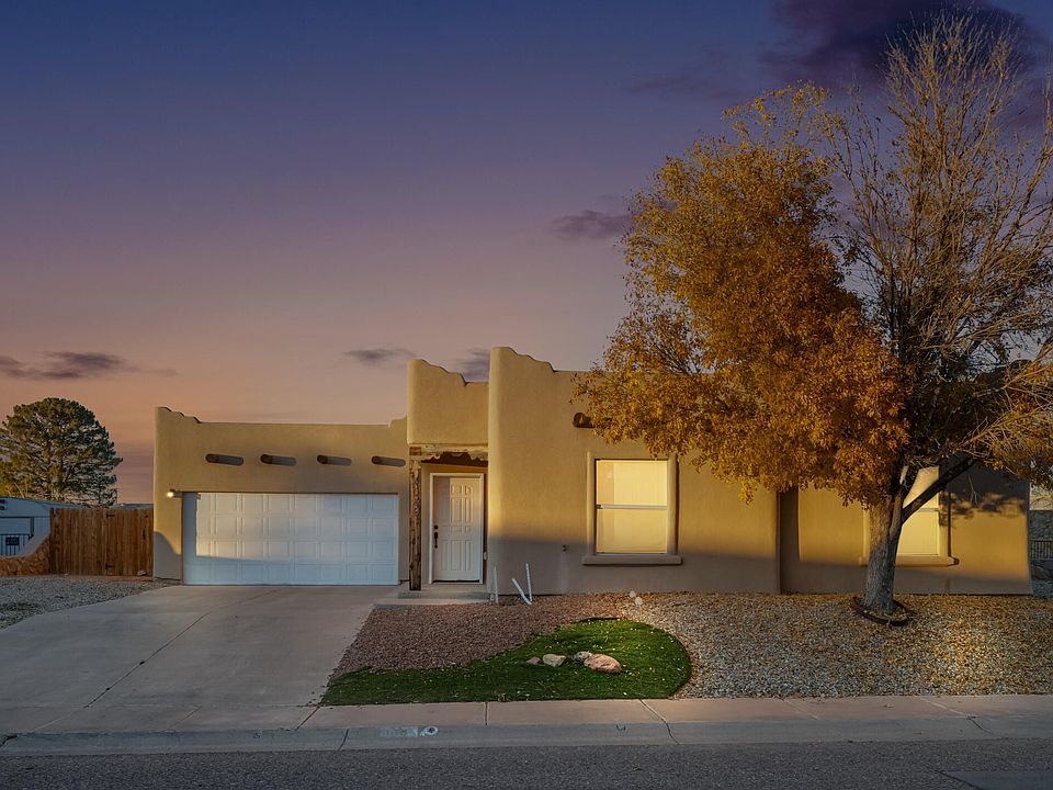 1st image of 4049 Calle De Luna
