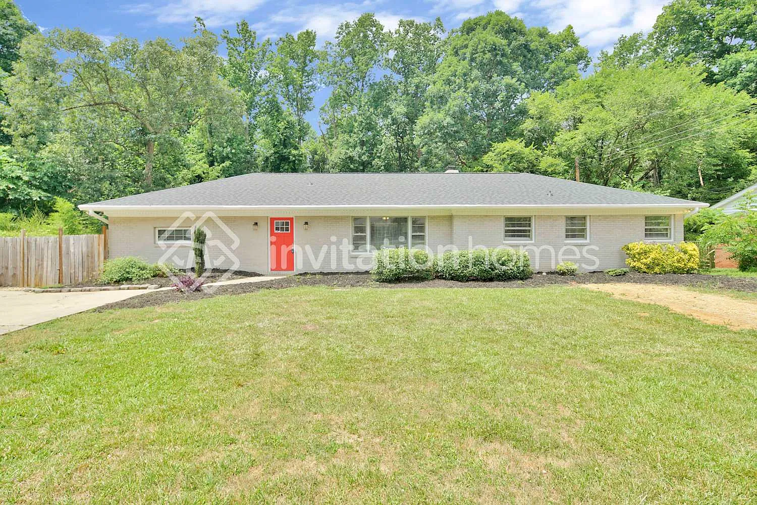 6205 King George Dr Charlotte, NC 28213 — Photo 1