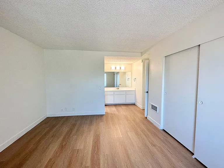 Bolsa Gardens Apartment Homes — Photo 26