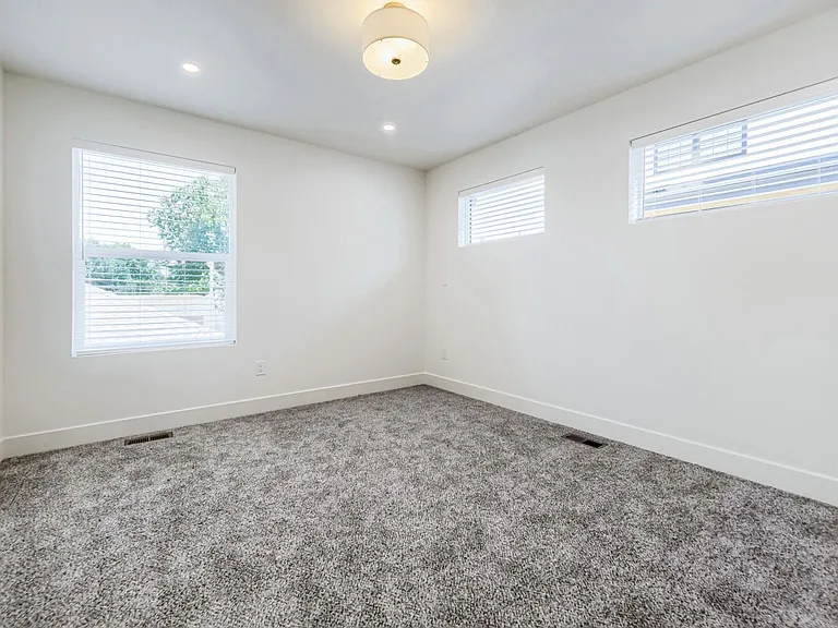 2750 S Cherokee St — Photo 15