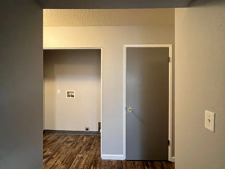15220 SE Stark St #1-21 — Photo 40