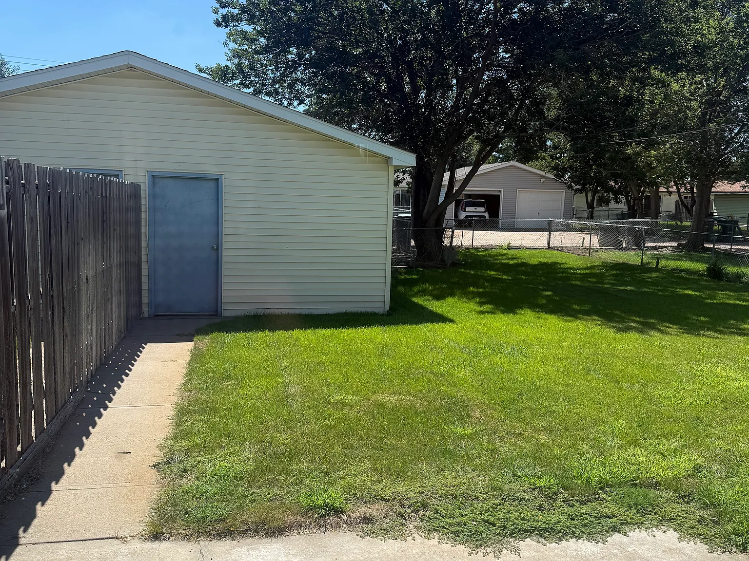 2 bed, 900 sqft, $1,350 — Photo 2