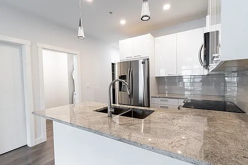 2 bed, 2.0 bath, 761 sqft, $2,300 — Photo 2