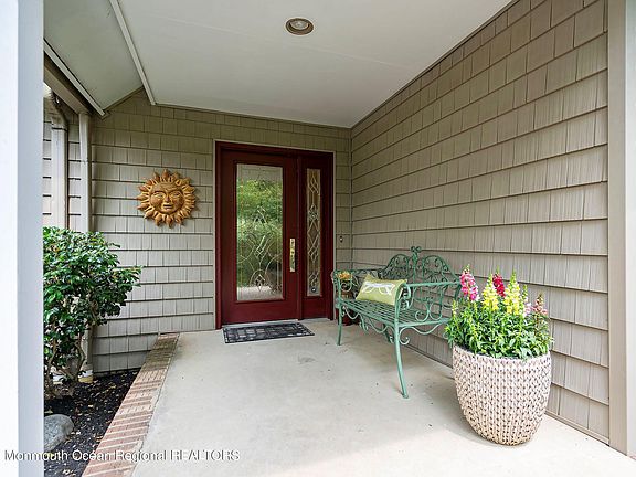 3rd image of 551 Kings Highway E