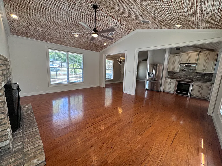 1311 Pickens Ave — Photo 6