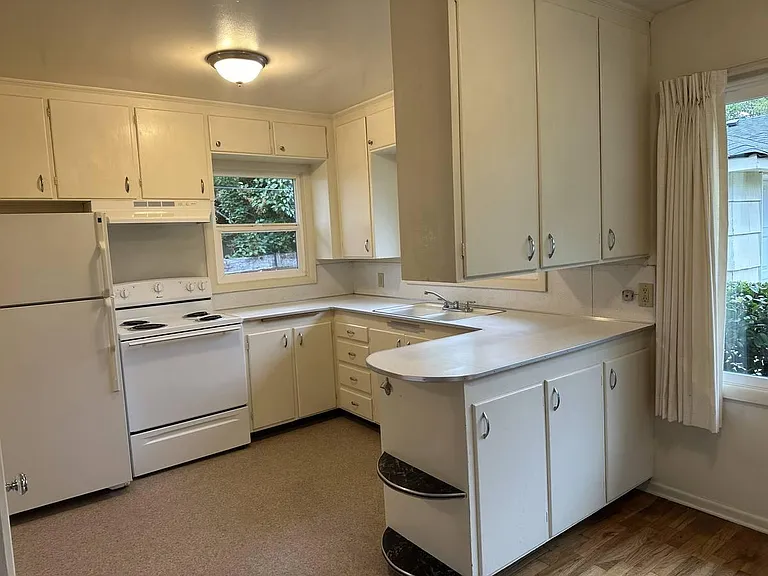 855 W 19th Ave — Photo 9