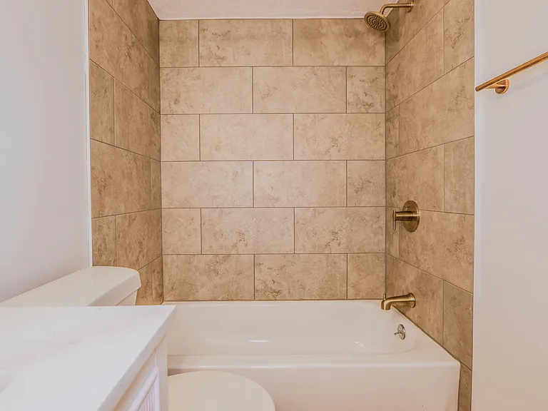 1342 W 114th St #11 — Photo 16