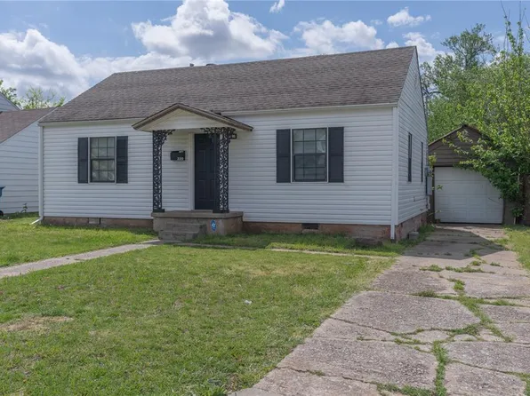 220 W Ercoupe Dr, Midwest City, OK 73110