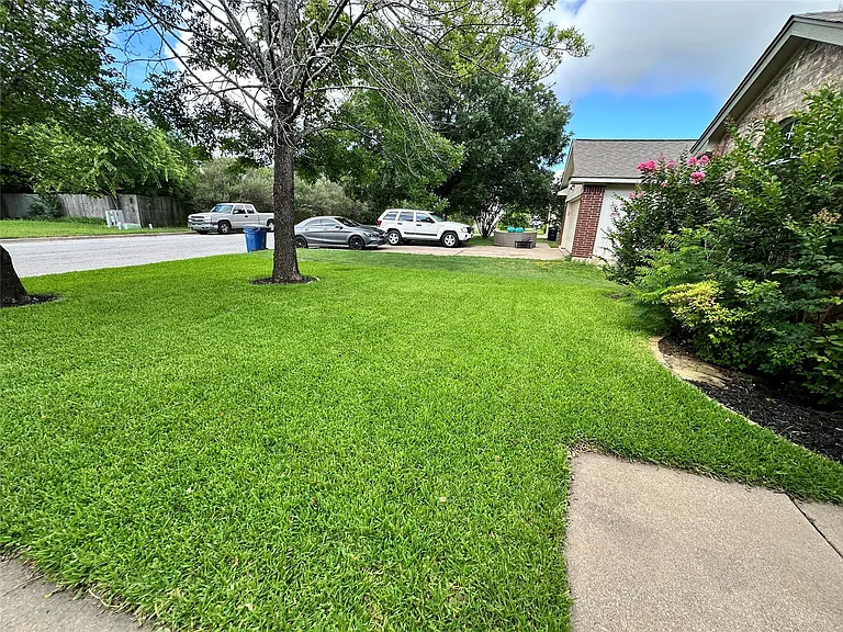1217 Nightshade Ln — Photo 4