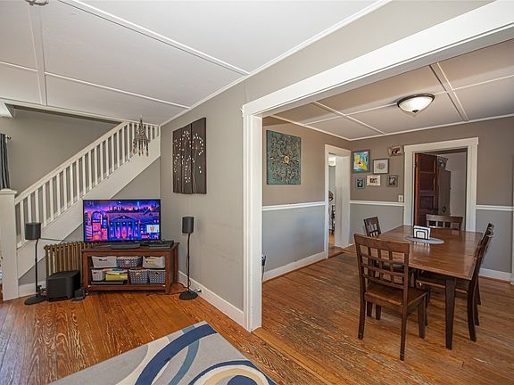 5th image of 28 Willett Ave