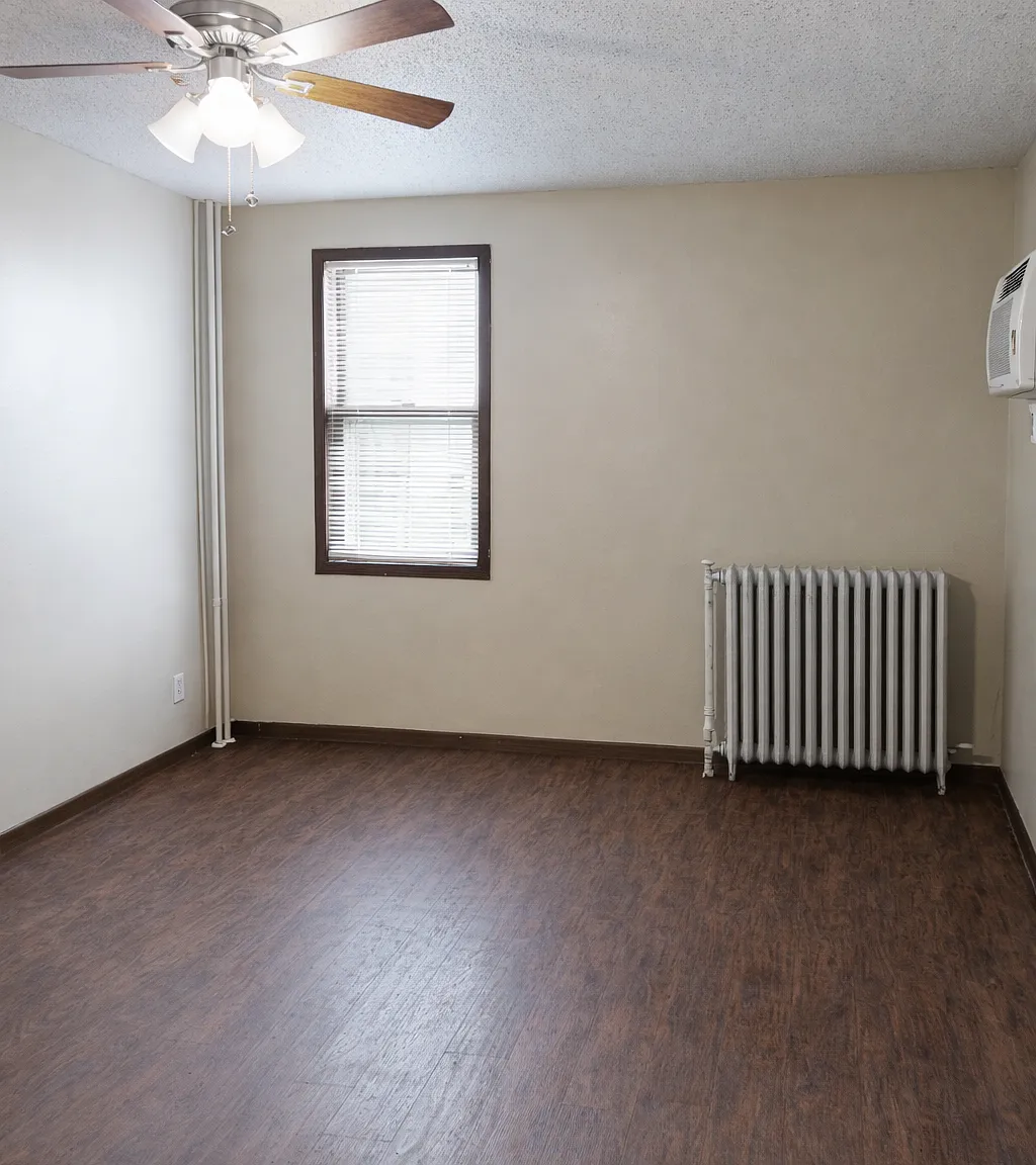 8 bed, $4,500 — Photo 3