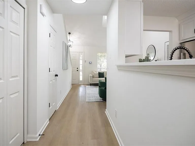 4033 Ravenwood Ct — Photo 15