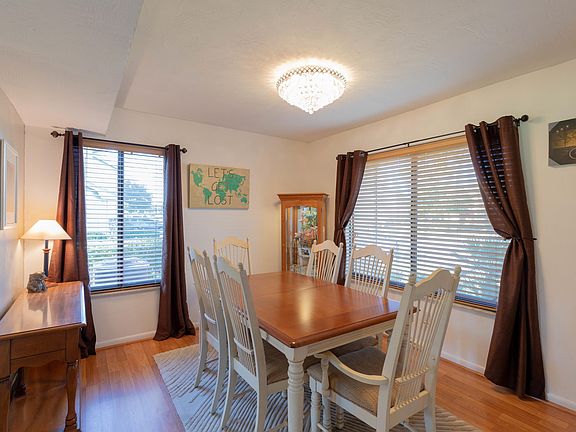 5th image of 136 Golden Eye Dr APT B