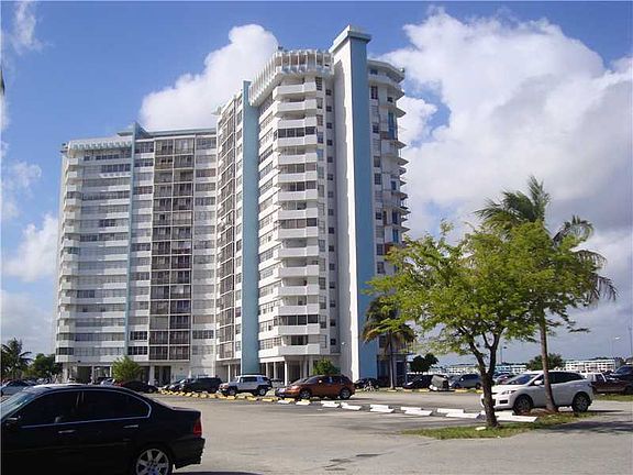 3rd image of 1351 NE Miami Gardens Dr APT 1426E