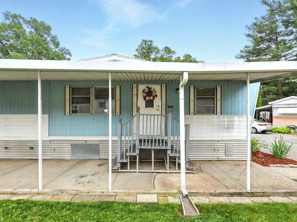 404 Southwick Rd #32, Westfield, MA 01085