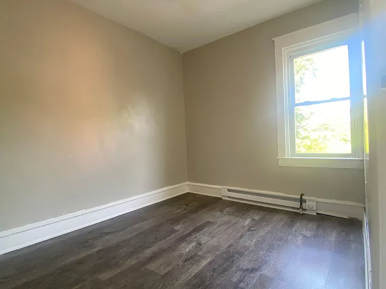 2527 Edgemont Ave — Photo 16