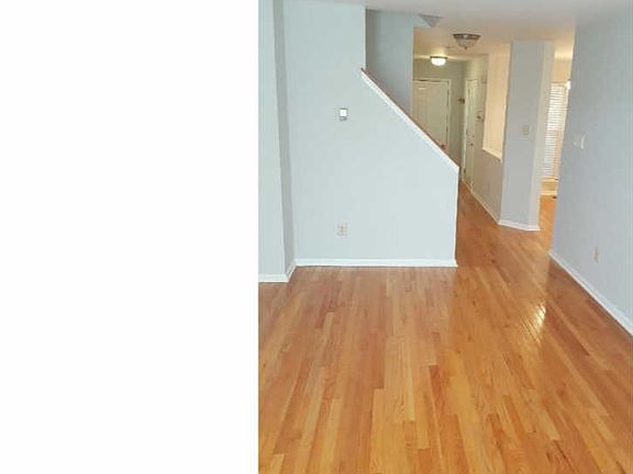 2nd image of 124 Bellwood Ct