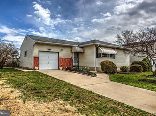 8 Vista Rd, Hamilton, NJ 08690