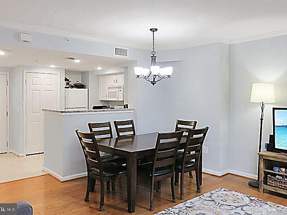 4th image of 3830 9th St N APT 806E