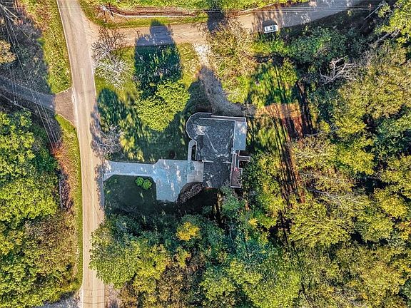 4th image of 1436 Old Mill Rd