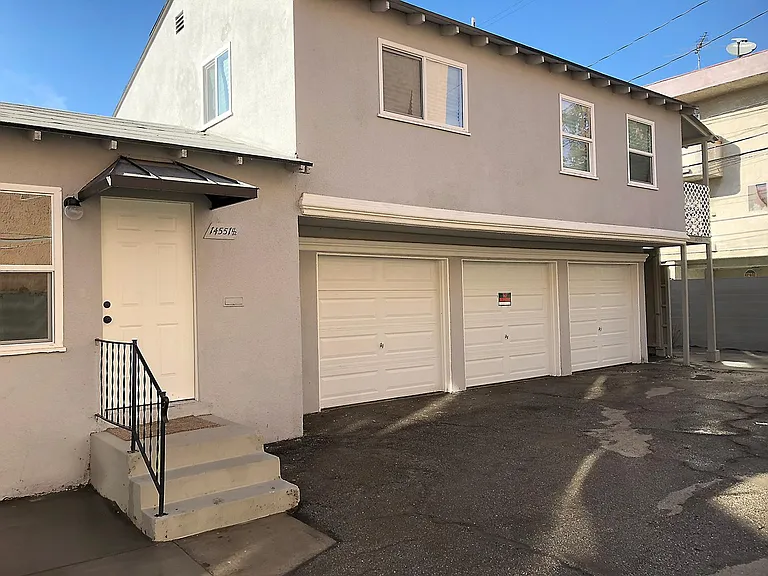 14551 1/2 Hart St — Photo 14