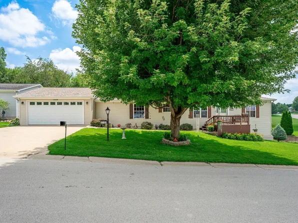 5737 Butternut Dr, Machesney Park, IL 61115