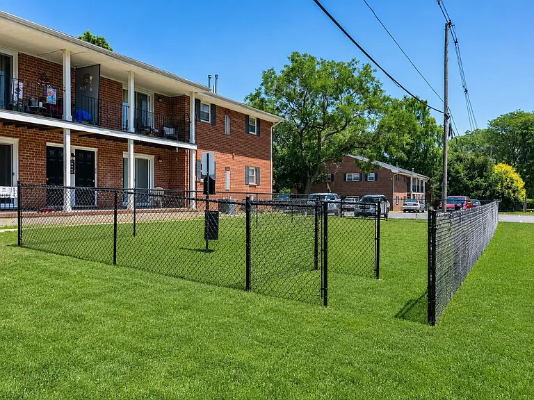 Post and Coach Apartment Homes — Photo 11