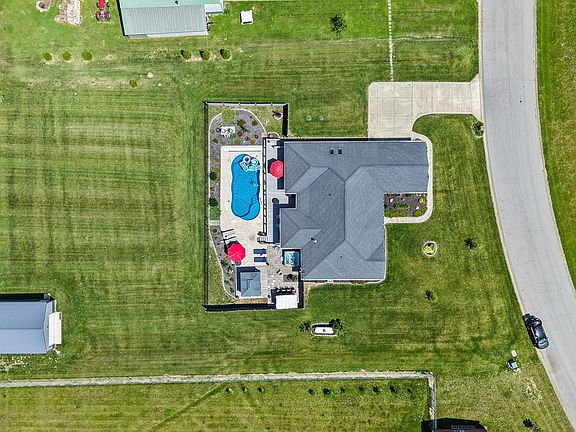 2nd image of 3870 Hanna Ln