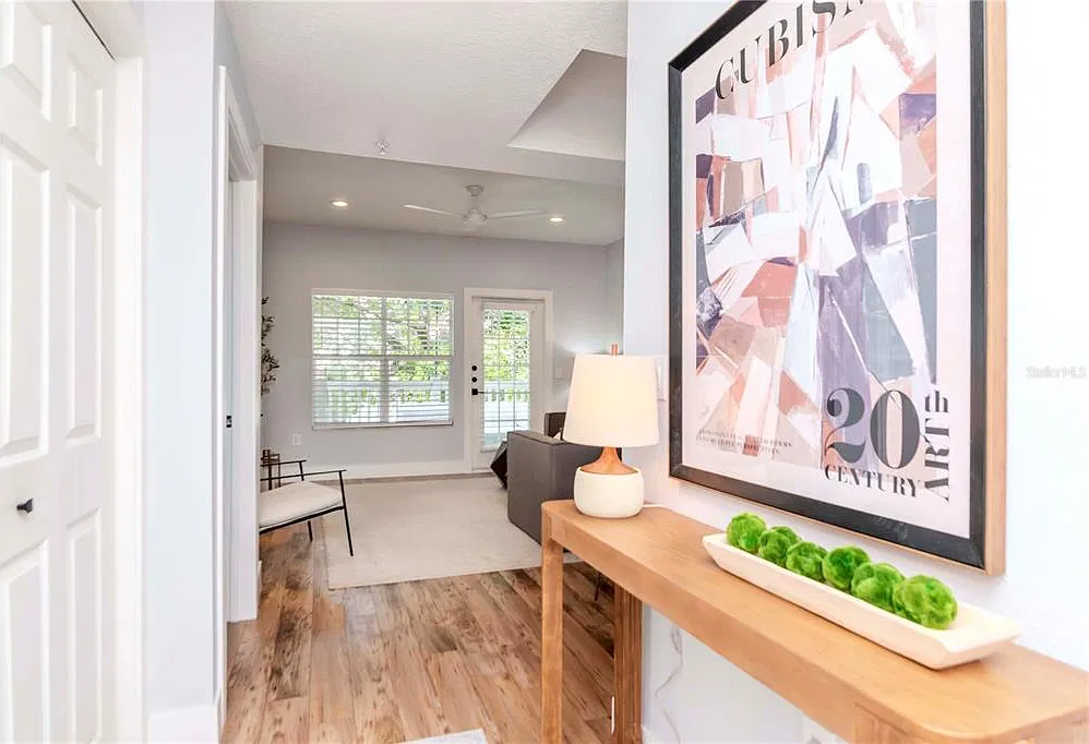2 bed, 2.0 bath, 1059 sqft, $4,900 — Photo 4