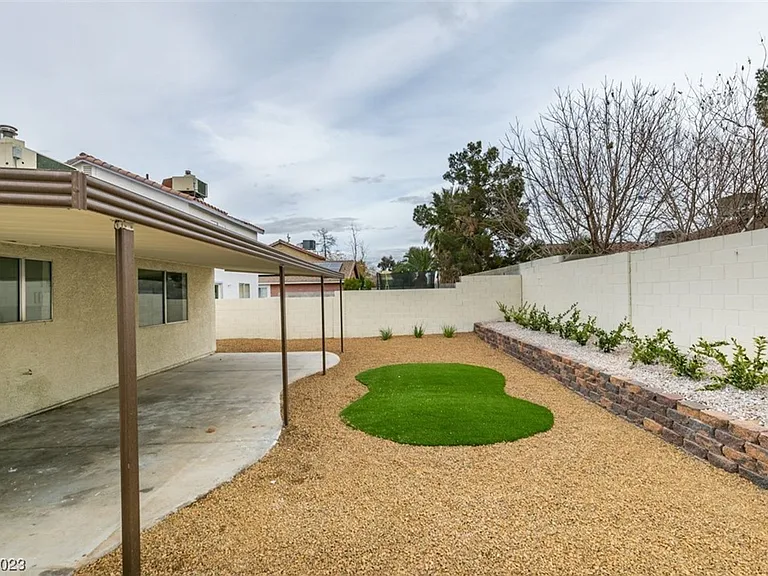 598 Jackson Dr — Photo 40