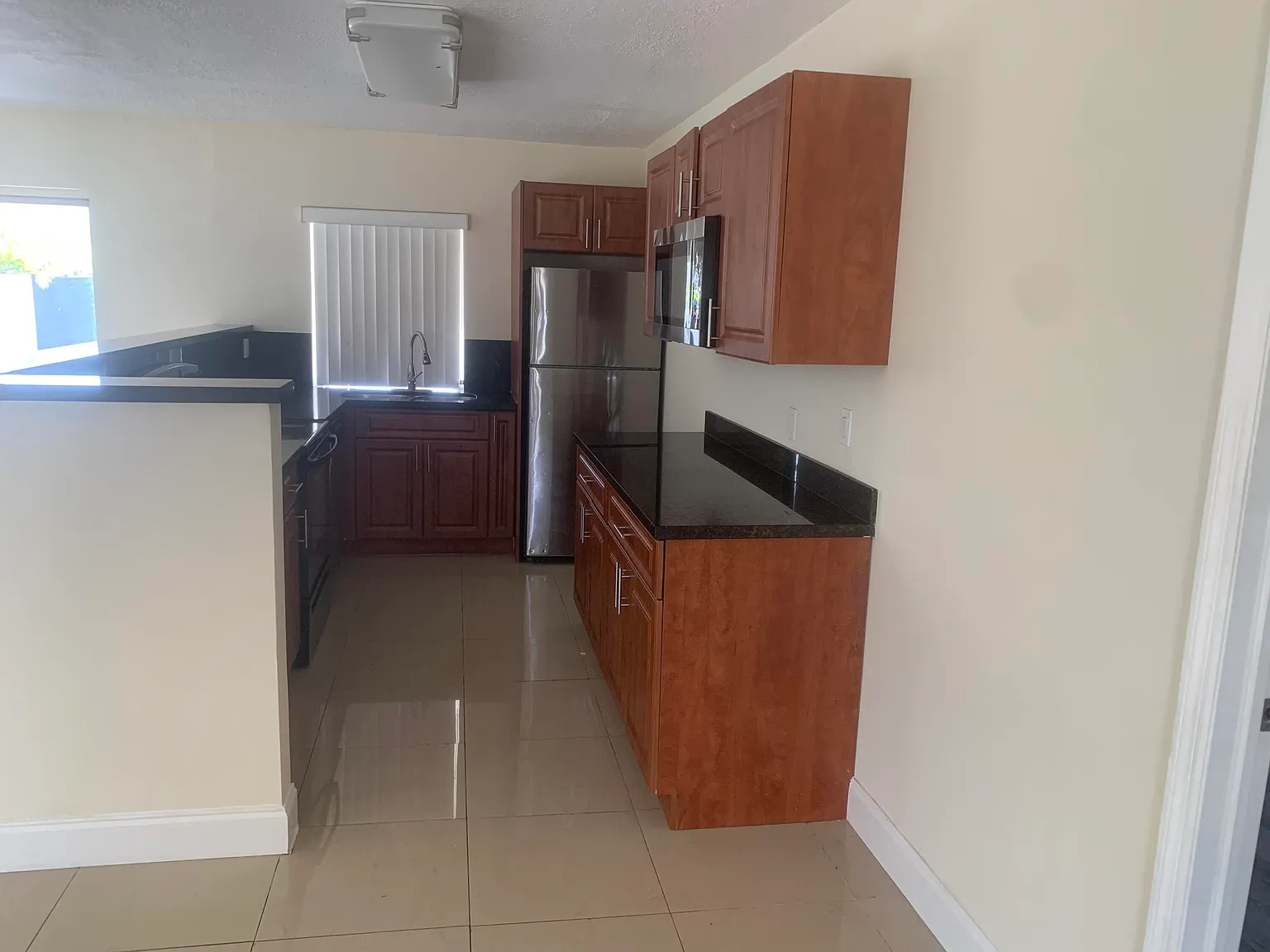 3 bed, 2.0 bath, 1350 sqft, $2,990 — Photo 4